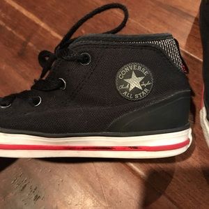 Kids 10T converse high top Chuck Taylor’s